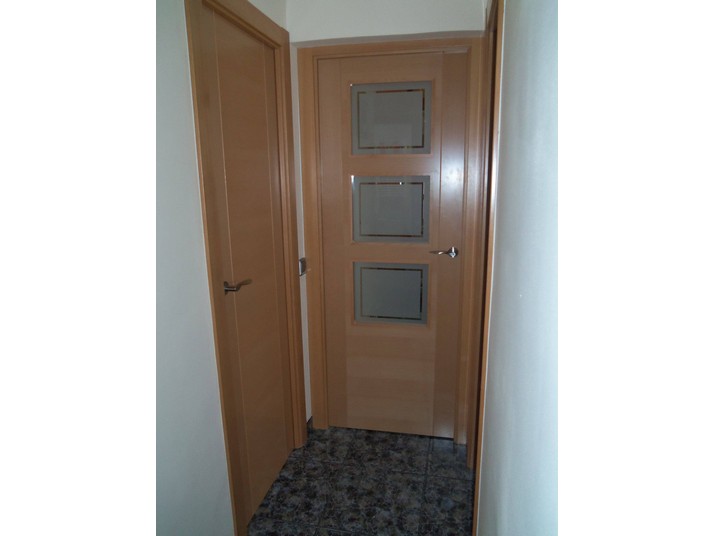 Puerta y vidriera en haya vaporizada