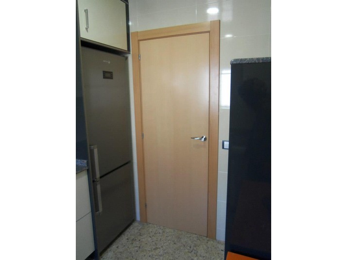 Puerta de interior lisa haya vaporizada