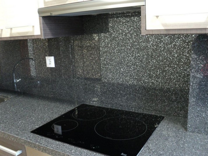 Efecto brillo del Silestone color carbono